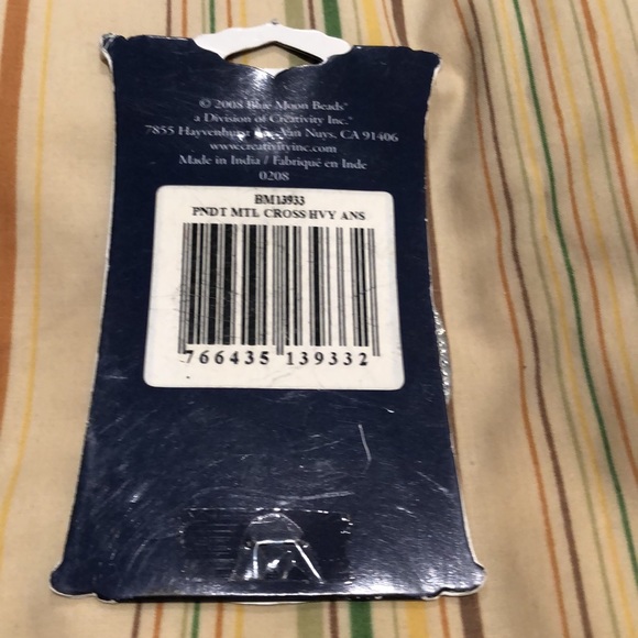 NWT Heavy silver tone ornate cross - Picture 6 of 8